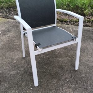 Aluminium terrasstoel met Battyline zit en rug